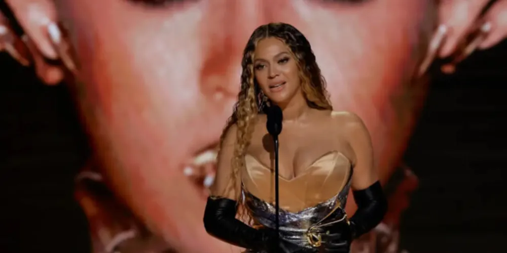 Beyoncé se tornou a artista mais premiada da história do Grammy com 32 estatuetas