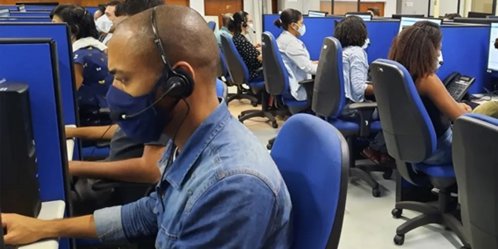 A ligação é gratuita e pode ser feita de qualquer telefone fixo ou celular, todos os dias da semana, das 8h às 21h30.