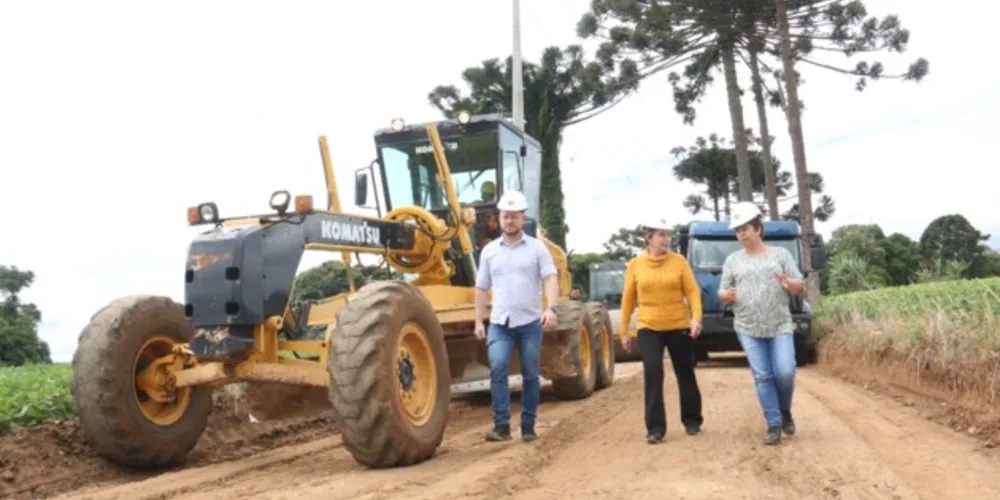 O programa está levando obras de melhoria e manutenção de estradas rurais a 1.200 quilômetros de estradas