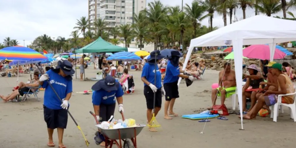 Coleta é feita diariamente por uma equipe da Sanepar