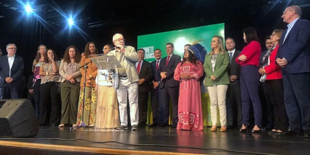 Luiz Inácio Lula da Silva anunciou nesta quinta-feira (29), em Brasília, os últimos 16 nomes que completam o gabinete ministerial do novo governo