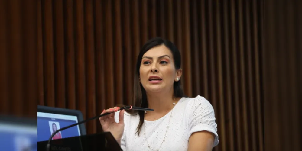 Mabel Canto durante discurso na Alep