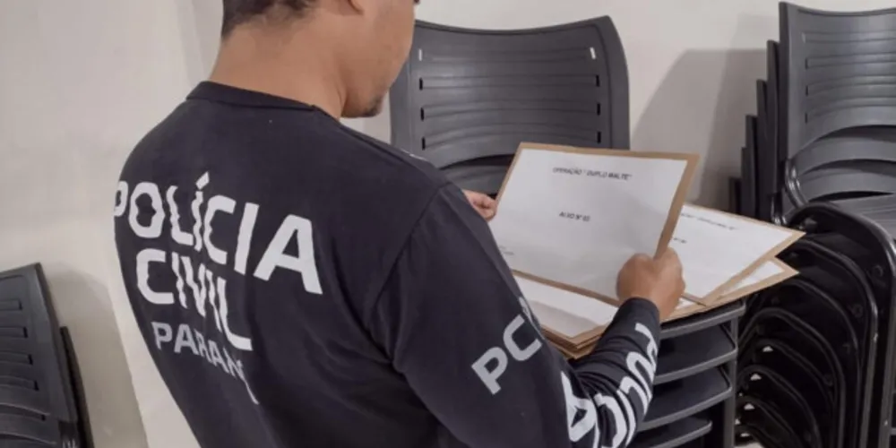 Os policiais cumpriram 33 mandados de busca e apreenderam quantias de malte adulterados, munições, documentos, cinco armas de fogo, fichas com anotações de grandes cervejarias e R$ 6 mil