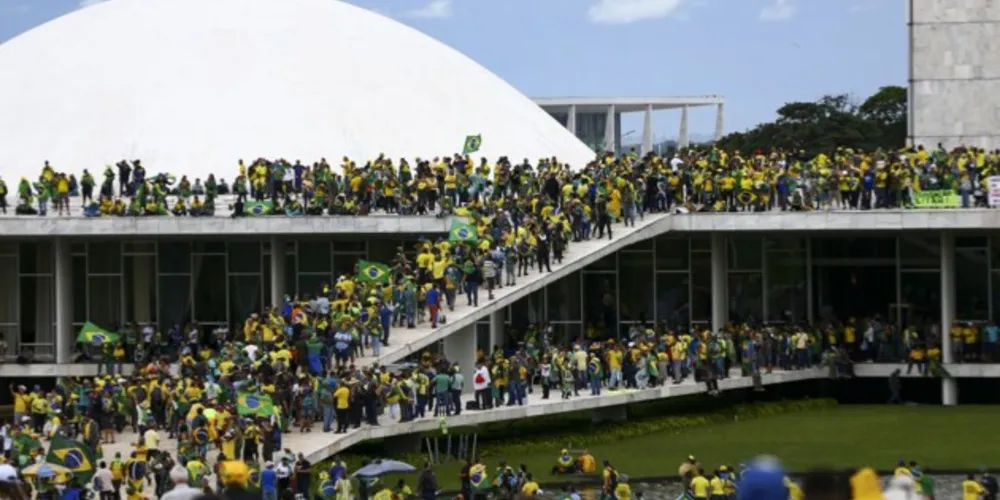 No dia 8 de janeiro, manifestantes golpistas invadiram e depredaram as sedes dos Três Poderes, em Brasília