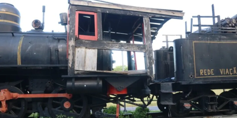 Um dos principais símbolos de crescimento e desenvolvimento da cidade sofre pela ação do tempo e de vândalos