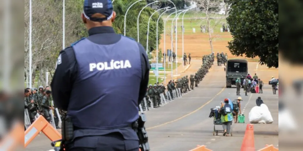 A prisão das pessoas que pediam golpe de Estado em frente ao QG do Exército foi feita após ordem do ministro Alexandre de Morais