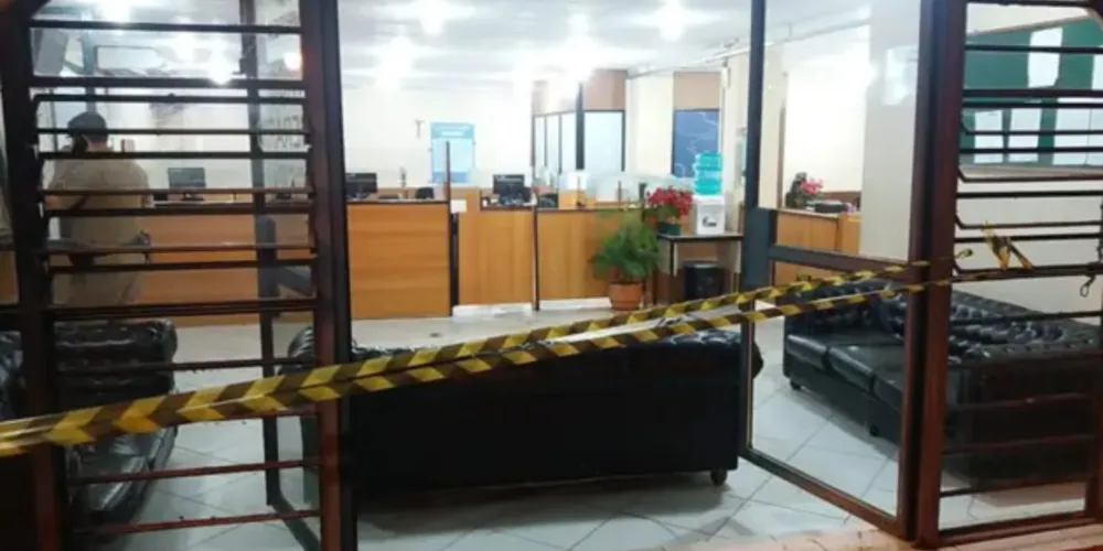 Os atiradores invadiram o serviço funerário e dispararam diversas vezes