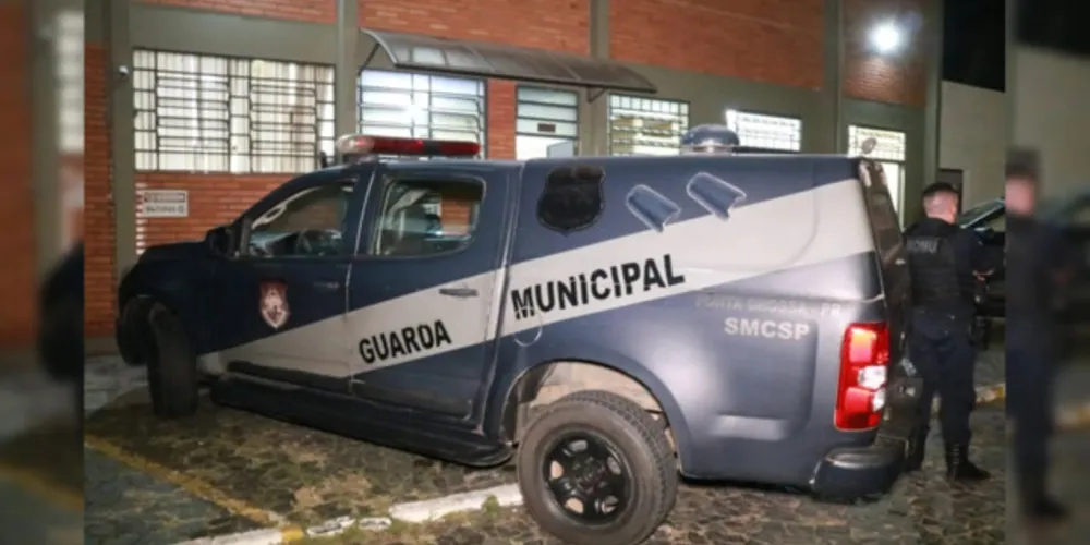 A GCM deu voz de prisão e encaminhou o homem à 13ª Subdivisão Policial de Ponta Grossa (13ª SDP) para as providências cabíveis