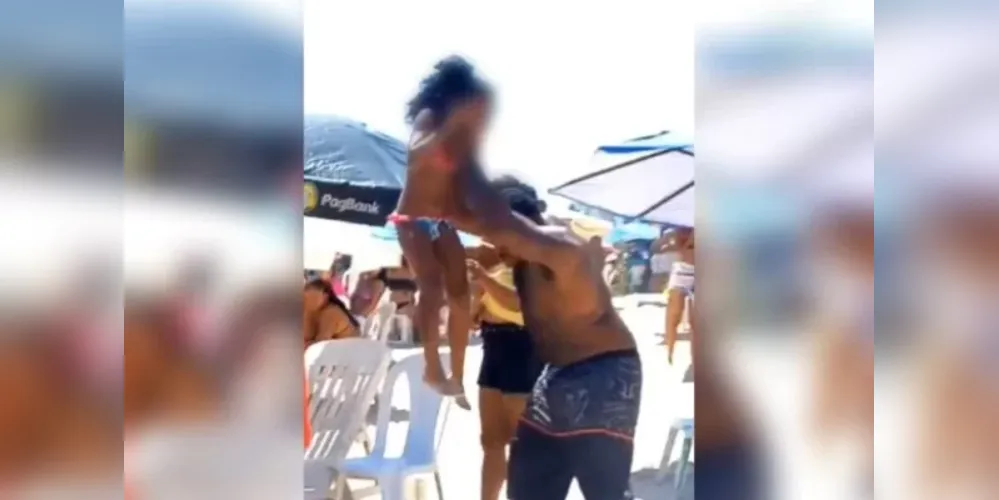 Crianças foram agredidas com chineladas e uma chegou a ser arremessada no chão. Agressões aconteceram na frente de banhistas na praia