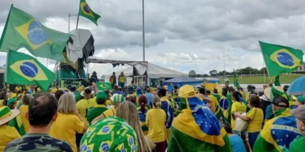 Bolsonaristas convocam manifestantes para 'engrossar' o grupo neste domingo e segunda-feira