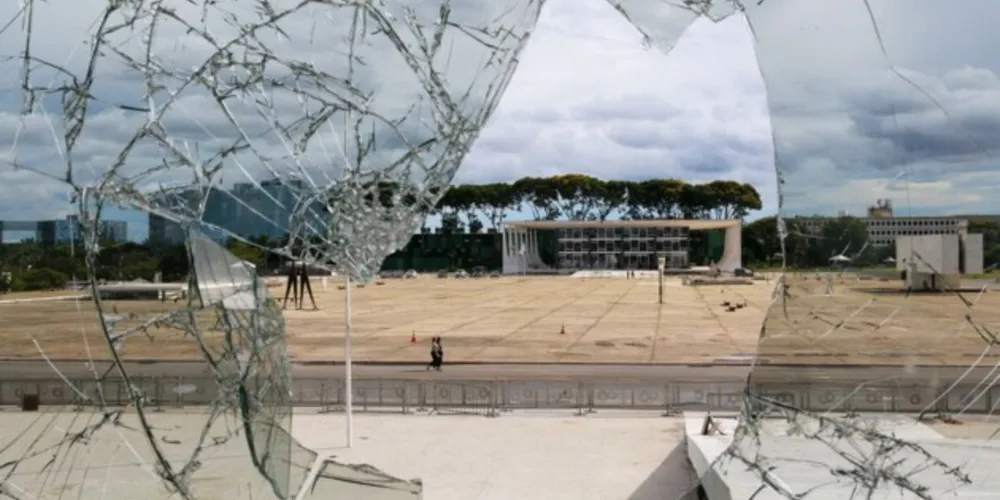 De acordo com a AGU, até o momento, 92 pessoas e sete empresas já tiveram patrimônio bloqueado por suspeita de financiar ou participar dos ataques