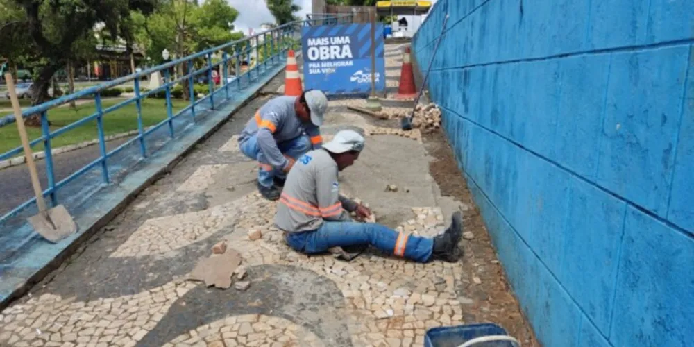 A Secretaria de Serviços Públicos, iniciou, nesta semana, a recomposição de calçadas da Praça João Pessoa