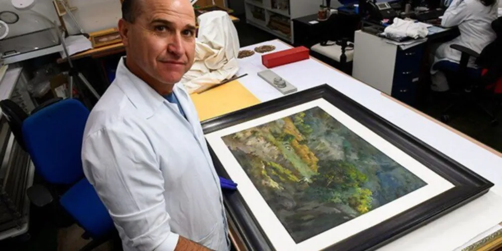 A primeira obra restaurada é o quadro Trigal na Serra, produzido em 1967 pelo pintor brasileiro Guido Mondin