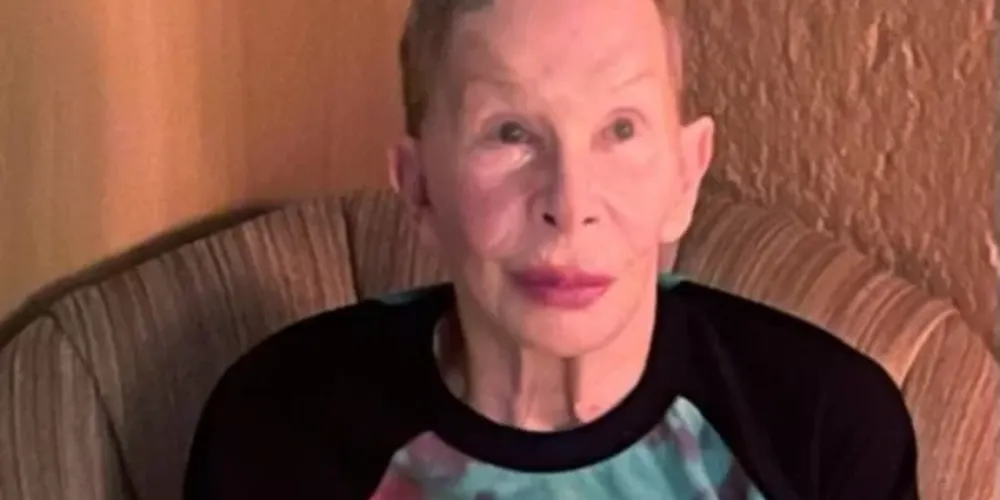 Após lutar contra um câncer de pulmão diagnosticado em 2021, Rita Lee, de 75 anos, deu entrada no Hospital Israelita Albert Einstein