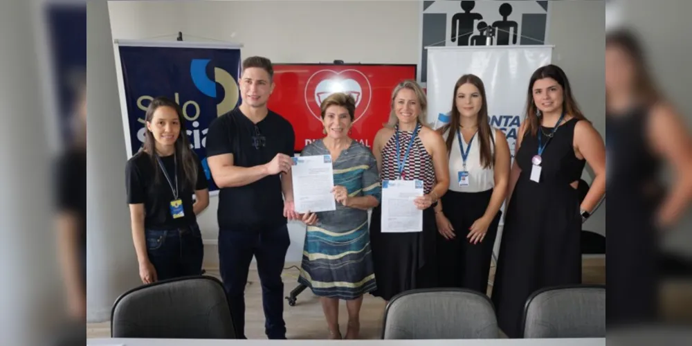 A prefeita Elizabeth Schmidt esteve presente na assinatura do acordo