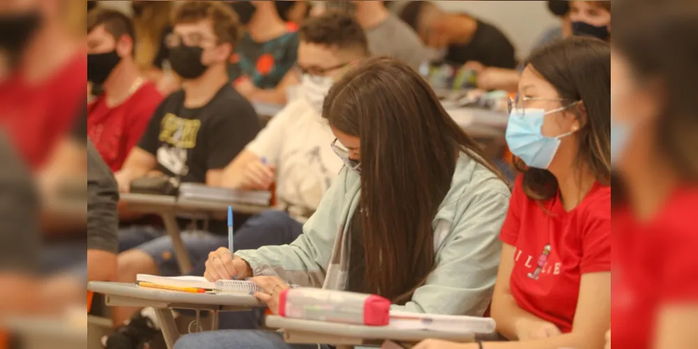 O Novo Ensino Médio é composto por quatro itinerários formativos: Linguagens e suas tecnologias; Matemática e suas tecnologias; Ciências da Natureza; e Ciências Sociais Aplicadas