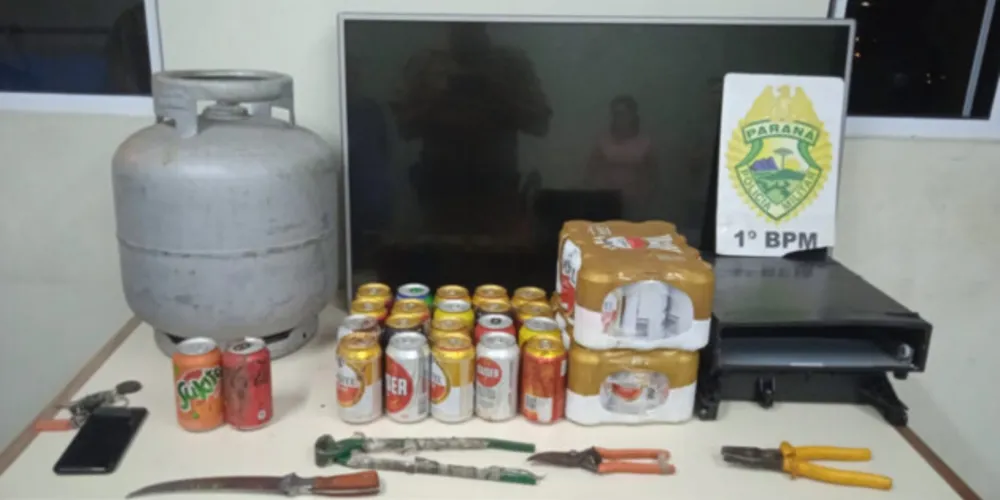 Objetos foram encontrados em uma lixeira