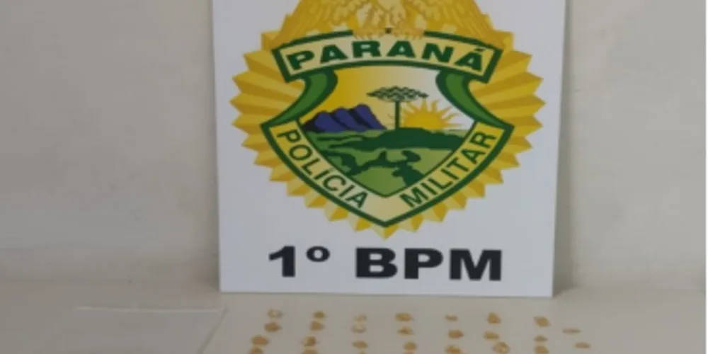 Drogas foram encontradas em um envelope jogado no chão