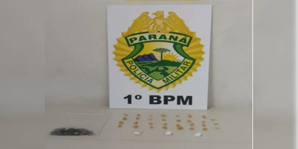 Drogas foram encontradas em um envelope jogado no chão