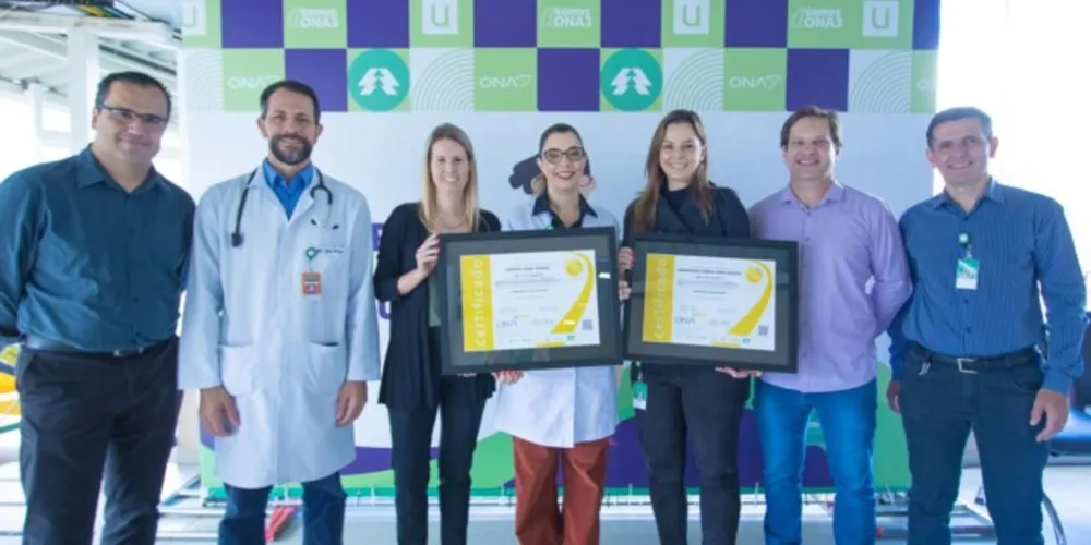 Na foto (da esq. para a dir.): Dr. Rafael Pinto Rocha (Diretor Administrativo HGU), Dr. João Felipe Lara Buenos (Diretor Clínico HGU), Dra. Viviane Zeny do Couto (gerente de Gestão Clínica), Luciane Zanetti (gerente Assistencial), Fernanda Horn Razouk (gerente do Laboratório Unimed), Dr. Eduardo Bisinella (diretor Técnico-médico HGU) e Jorge Soistak (gerente Administrativo-financeiro HGU)