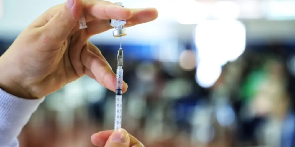 O imunizante, será utilizado, inicialmente, como dose de reforço para grupos prioritários acima de 12 anos