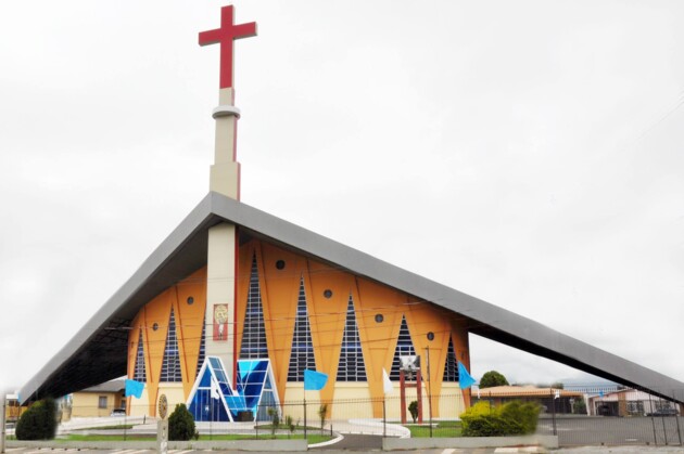 Evento acontece no salão da paróquia São Sebastião