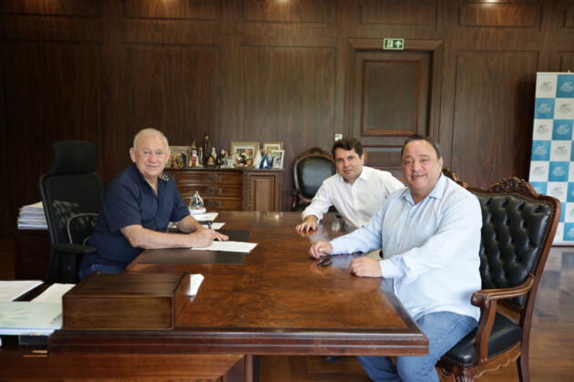 Deputado Hussein Bakri assinou o termo de posse junto com o presidente Ademar Traiano.