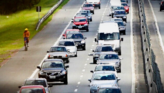 Nos últimos dias, rodovias que dão acesso ao litoral têm registrado trânsito intenso