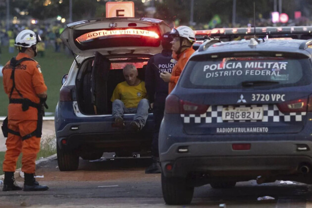 459 pessoas suspeitas foram liberadas mas seguem com tornozeleira eletrônica