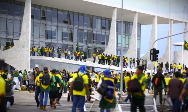 Atos antidemocráticos foram registrados em Brasília no último domingo