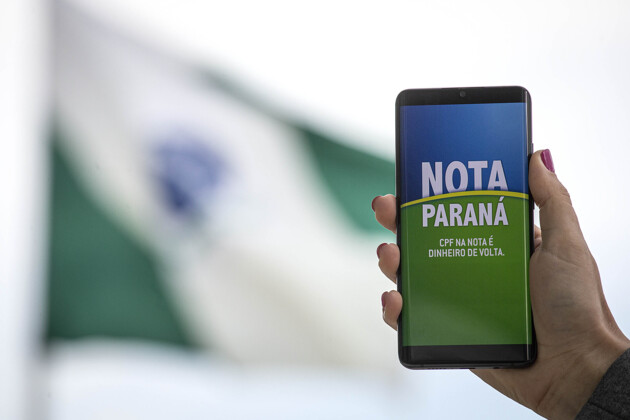 Morador da Colônia Dona Luiza ganha R$ 200 mil do Nota Paraná; nova milionária é da cidade de Palmas