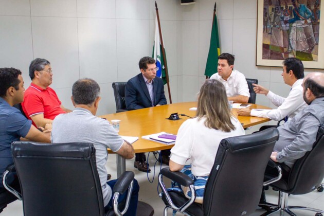 Os dados iniciais do Censo e as demandas oriundas dele foram tema de reunião do secretário do Planejamento, Guto Silva, com o superintendente estadual do IBGE, Elias Ricardo.