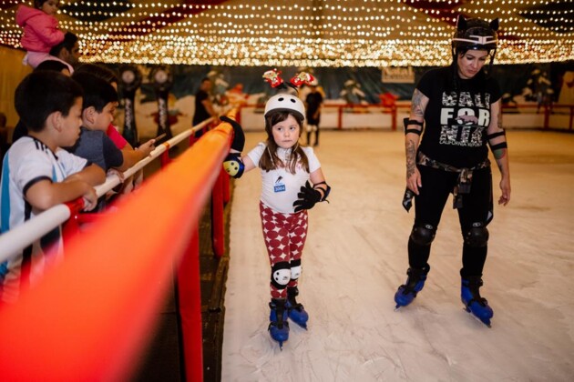 Durante todos os dias, a Pista segue com alta demanda de crianças e adultos para patinar.