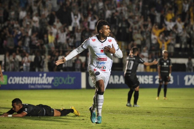 Vinicius Mingotti marcou o primeiro gol da vitória operariana