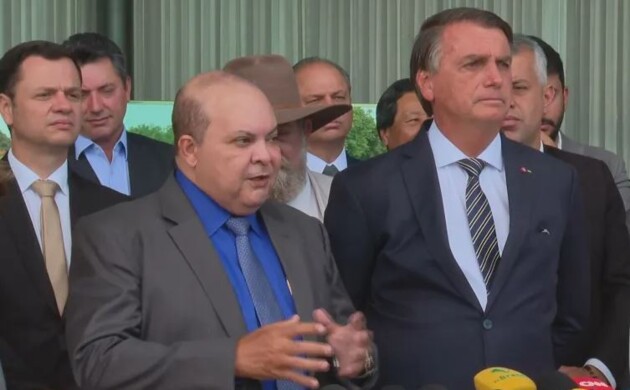 Governador do DF afastado, Ibaneis Rocha (MDB), ao lado do presidente Jair Bolsonaro (PL).