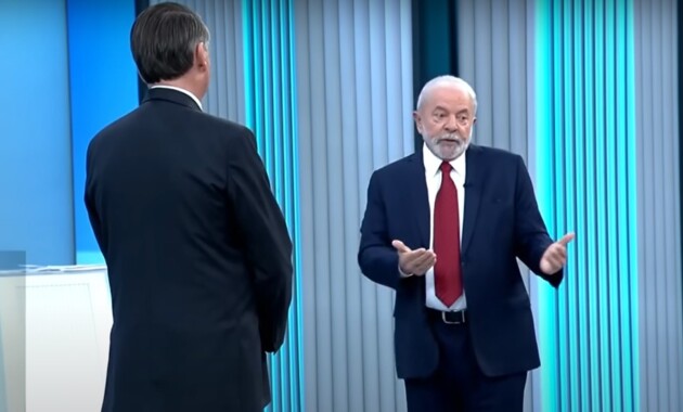 Jair Bolsonaro e Luiz Inácio Lula da Silva durante debate na TV Globo.