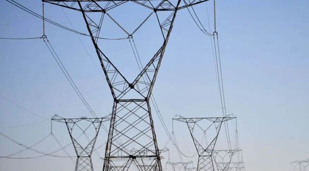 Sistema elétrico nacional sofreu ataques na terça-feira (10) com a derrubada de torres de transmissão de energia elétrica
