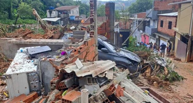 Diversas cidades do litoral paulista foram afetadas pelas fortes chuvas e deslizamentos
