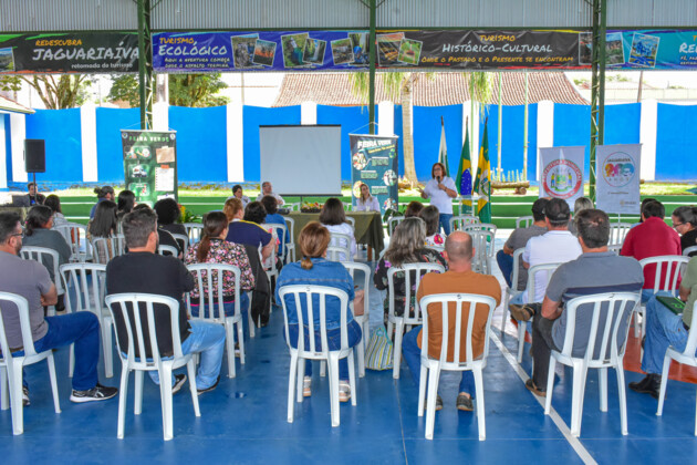 Evento reuniu pequenos produtores rurais, entre eles vários que fornecem hortifrutis para a merenda escolar