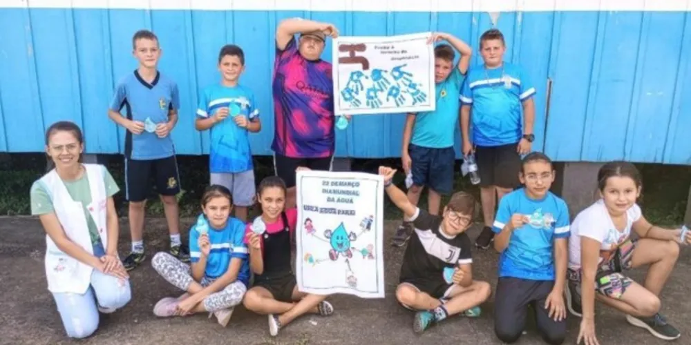 Atividade envolveu pesquisas e a elaboração de cartazes