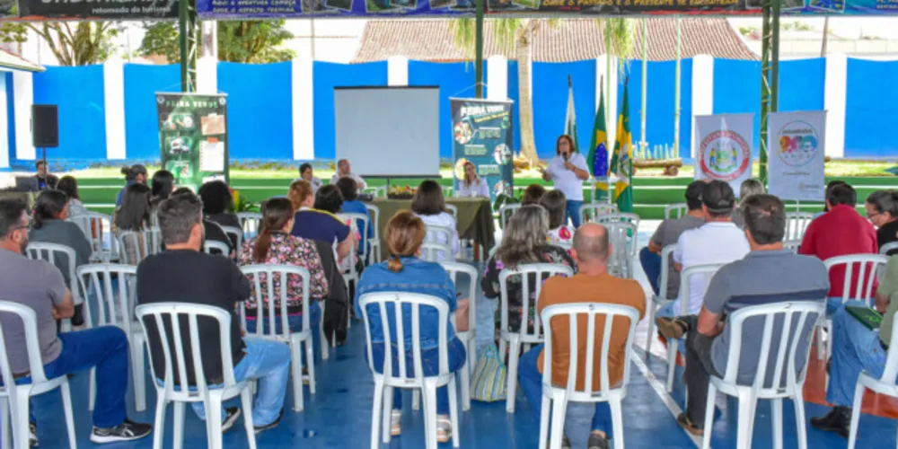 Evento reuniu pequenos produtores rurais, entre eles vários que fornecem hortifrutis para a merenda escolar