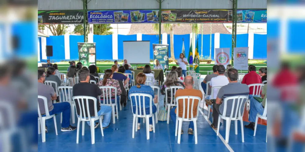 Evento reuniu pequenos produtores rurais, entre eles vários que fornecem hortifrutis para a merenda escolar