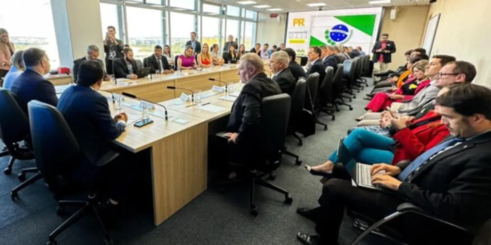 Artur Butina e outros gestores da região participaram de evento em Brasília na quarta-feira (16)