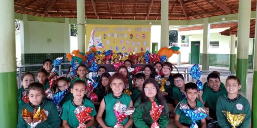 Alunos receberam seus presentes do poder público e destacaram movimento