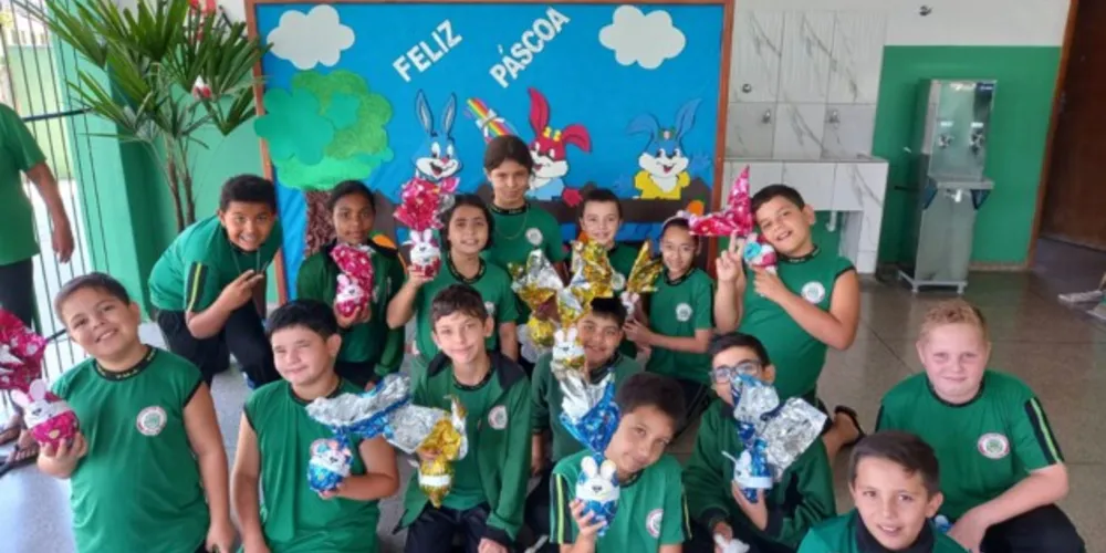 Alunos também receberam ovos de Páscoa da Prefeitura