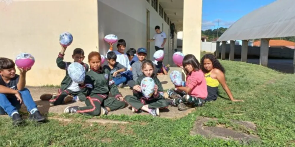 Trabalho foi além da reflexão, com confecção de máscaras por parte da turma