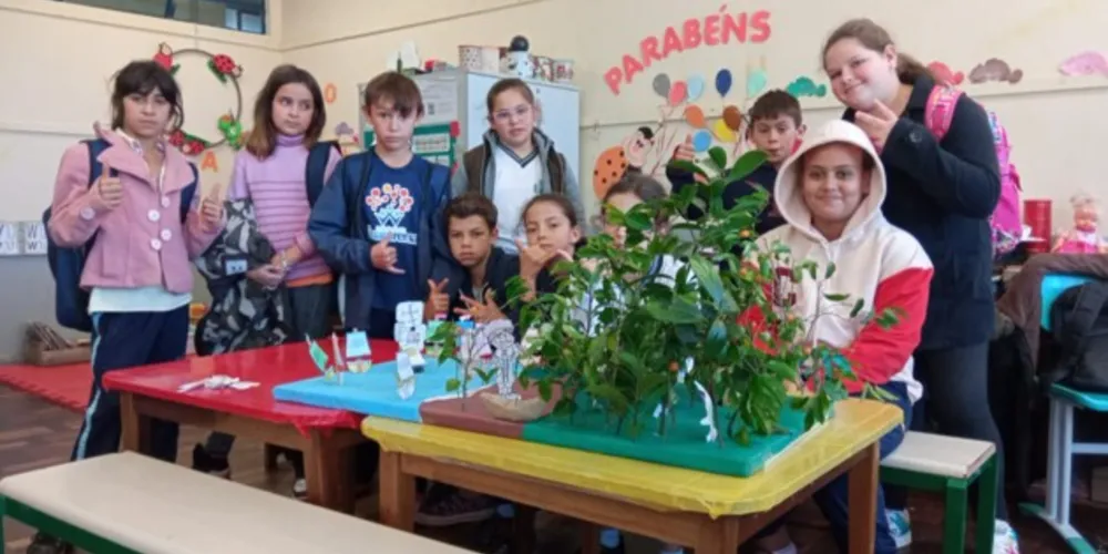 Dinâmica foi além dos livros, com confecção de vários materiais