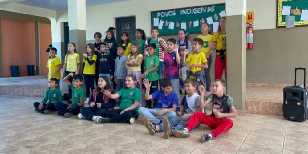 Dinâmicas colocaram alunos para apresentar mais sobre estes marcos no nosso calendário