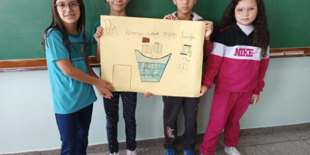 Alunos criaram cartazes sobre a temática abordada