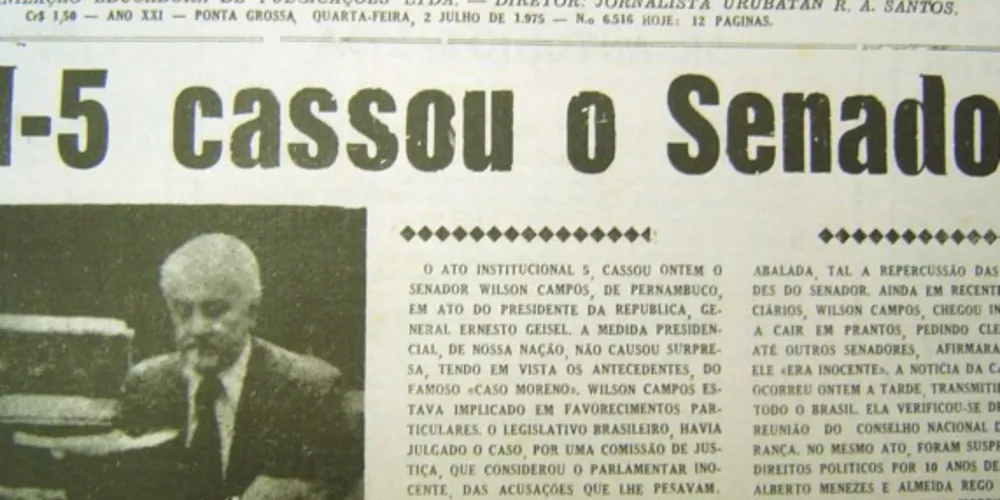 Reportagem de capa sobre a cassação do senador Wilson Campos, pelo AI-5, publicada no jm em 2 de julho de 1975